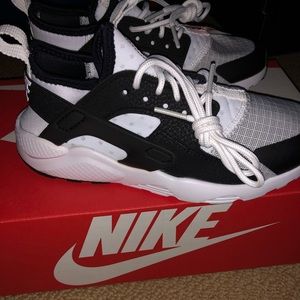 Nike Huarache Run Ultra PS youth size 1 NWT!!!